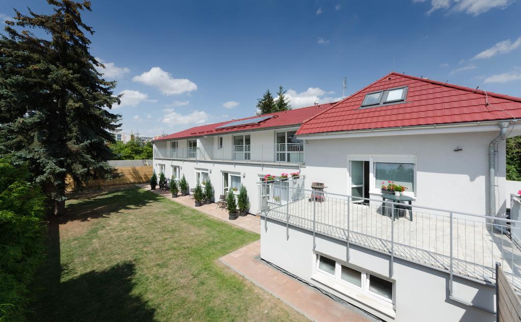 Pension Zlicin Prag Exteriör bild